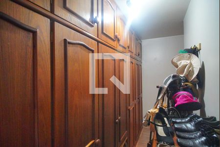 Casa à venda com 343m², 5 quartos e 5 vagas Casa à venda com 343m², 5 quartos e 5 vagasCloset