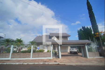 Casa à venda com 343m², 5 quartos e 5 vagas Casa à venda com 343m², 5 quartos e 5 vagasFachada