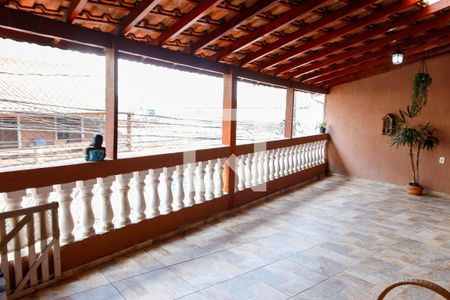 Casa à venda com 214m², 3 quartos e 2 vagas Casa à venda com 214m², 3 quartos e 2 vagasSacada