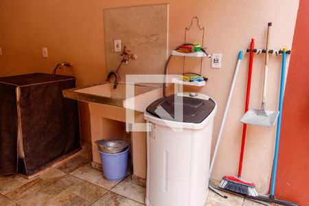 Casa à venda com 214m², 3 quartos e 2 vagas Casa à venda com 214m², 3 quartos e 2 vagasLavanderia