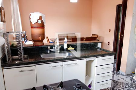 Casa à venda com 214m², 3 quartos e 2 vagas Casa à venda com 214m², 3 quartos e 2 vagasCozinha