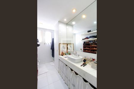 Apartamento à venda com 290m², 4 quartos e 3 vagas Apartamento à venda com 290m², 4 quartos e 3 vagasBanheiro Quarto 4 suíte