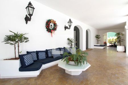 Apartamento à venda com 290m², 4 quartos e 3 vagas Apartamento à venda com 290m², 4 quartos e 3 vagasGaleria de convivência da entrada