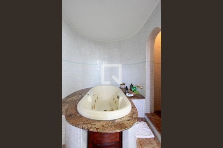 Apartamento à venda com 290m², 4 quartos e 3 vagas Apartamento à venda com 290m², 4 quartos e 3 vagasBanheiro Quarto 2 suíte