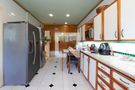 Apartamento à venda com 290m², 4 quartos e 3 vagas Apartamento à venda com 290m², 4 quartos e 3 vagasCozinha