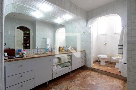 Apartamento à venda com 290m², 4 quartos e 3 vagas Apartamento à venda com 290m², 4 quartos e 3 vagasBanheiro Quarto 2 suíte