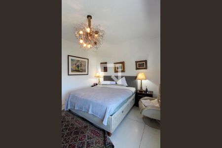 Apartamento à venda com 290m², 4 quartos e 3 vagas Apartamento à venda com 290m², 4 quartos e 3 vagasQuarto 2 suíte