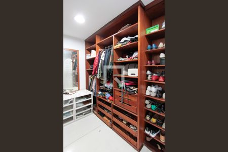 Apartamento à venda com 290m², 4 quartos e 3 vagas Apartamento à venda com 290m², 4 quartos e 3 vagasCloset Quarto 2 suíte