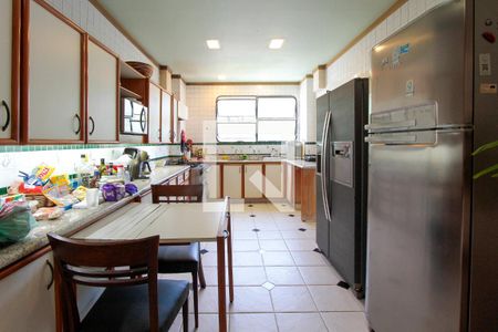 Apartamento à venda com 290m², 4 quartos e 3 vagas Apartamento à venda com 290m², 4 quartos e 3 vagasCozinha