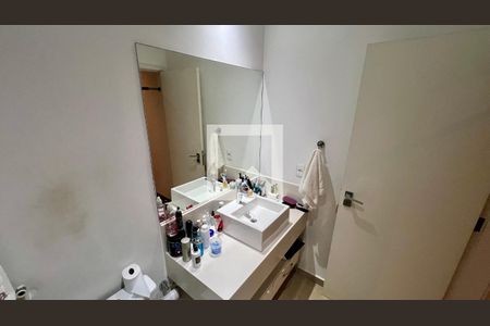 Casa à venda com 430m², 4 quartos e 5 vagas Casa à venda com 430m², 4 quartos e 5 vagasBanheiro da Suíte 4