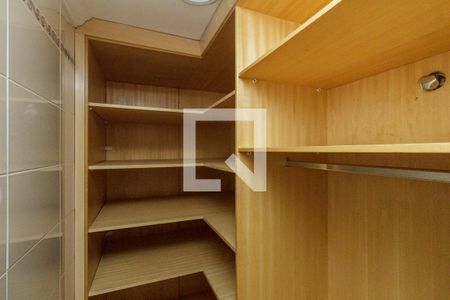 Apartamento à venda com 168m², 2 quartos e 3 vagas Apartamento à venda com 168m², 2 quartos e 3 vagasCloset do Quarto 2 - Suíte