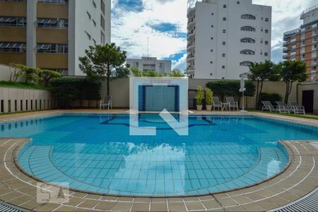 Apartamento à venda com 168m², 2 quartos e 3 vagas Apartamento à venda com 168m², 2 quartos e 3 vagasÁrea comum - Piscina