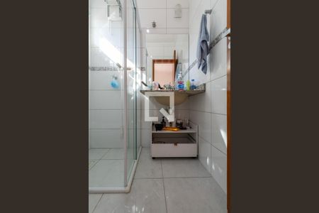 Casa à venda com 200m², 4 quartos e 4 vagas Casa à venda com 200m², 4 quartos e 4 vagasBanheiro Suíte