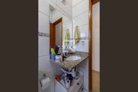 Casa à venda com 200m², 4 quartos e 4 vagas Casa à venda com 200m², 4 quartos e 4 vagasBanheiro