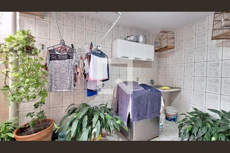 Casa à venda com 200m², 6 quartos e 2 vagas Casa à venda com 200m², 6 quartos e 2 vagasÁrea de Serviço