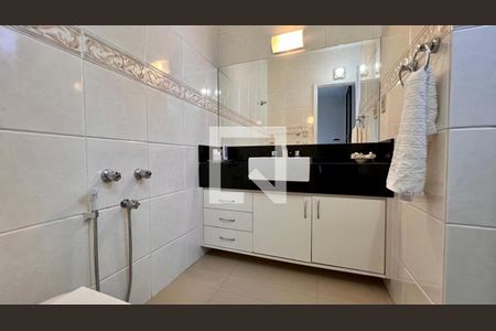 Apartamento à venda com 300m², 4 quartos e 4 vagas Apartamento à venda com 300m², 4 quartos e 4 vagasbanho