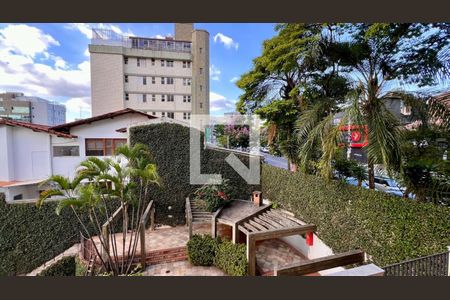 Apartamento à venda com 300m², 4 quartos e 4 vagas Apartamento à venda com 300m², 4 quartos e 4 vagasvista