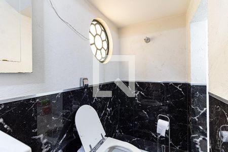 Casa à venda com 290m², 4 quartos e 6 vagas Casa à venda com 290m², 4 quartos e 6 vagasLavabo