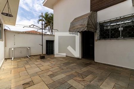 Casa à venda com 290m², 4 quartos e 6 vagas Casa à venda com 290m², 4 quartos e 6 vagasQuintal