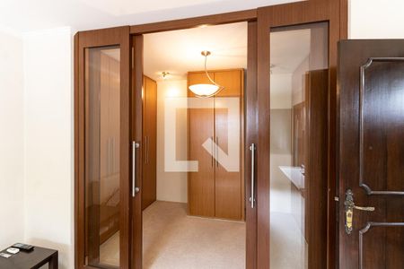 Casa à venda com 290m², 4 quartos e 6 vagas Casa à venda com 290m², 4 quartos e 6 vagasCloset da Suíte 1