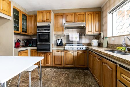 Casa à venda com 290m², 4 quartos e 6 vagas Casa à venda com 290m², 4 quartos e 6 vagasCozinha