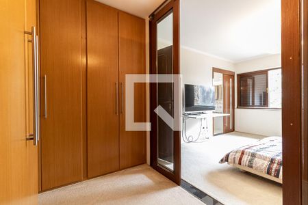 Casa à venda com 290m², 4 quartos e 6 vagas Casa à venda com 290m², 4 quartos e 6 vagasCloset da Suíte 1