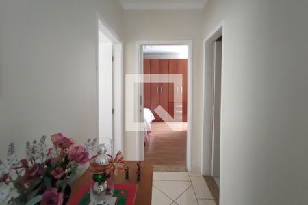 Casa à venda com 200m², 2 quartos e 9 vagas Casa à venda com 200m², 2 quartos e 9 vagasCorredor - Quartos