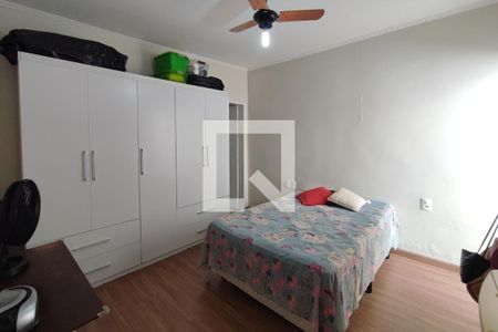 Casa à venda com 200m², 2 quartos e 9 vagas Casa à venda com 200m², 2 quartos e 9 vagasQuarto Suíte