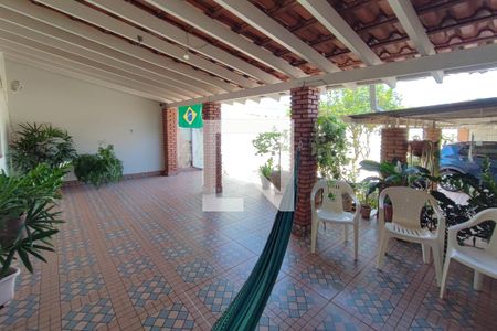 Casa à venda com 200m², 2 quartos e 9 vagas Casa à venda com 200m², 2 quartos e 9 vagasQuintal