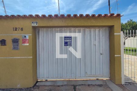 Casa à venda com 200m², 2 quartos e 9 vagas Casa à venda com 200m², 2 quartos e 9 vagasPLACA