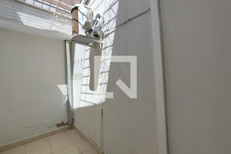 Casa à venda com 200m², 2 quartos e 9 vagas Casa à venda com 200m², 2 quartos e 9 vagasVaranda Suíte