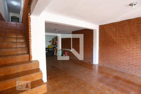 Casa à venda com 175m², 3 quartos e 2 vagasEscada
