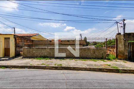 Casa à venda com 165m², 3 quartos e sem vaga Casa à venda com 165m², 3 quartos e sem vagaFachada