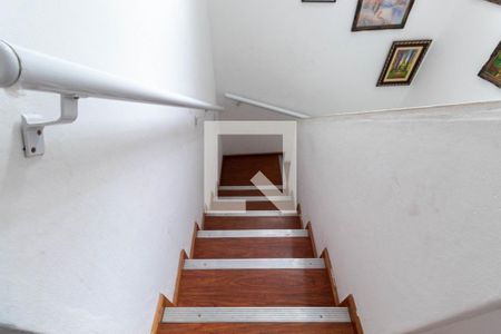 Casa à venda com 123m², 3 quartos e 2 vagas Casa à venda com 123m², 3 quartos e 2 vagasEscada