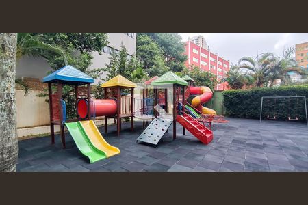 Apartamento à venda com 120m², 3 quartos e 4 vagas Apartamento à venda com 120m², 3 quartos e 4 vagasÁrea comum - Playground