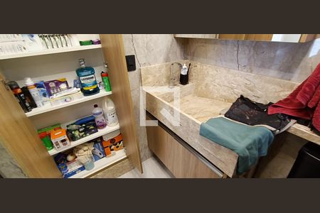 Apartamento à venda com 120m², 3 quartos e 4 vagas Apartamento à venda com 120m², 3 quartos e 4 vagasBanheiro da Suíte