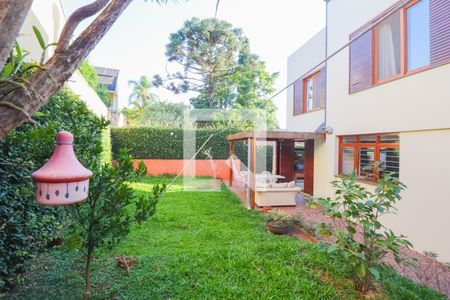 Casa à venda com 330m², 4 quartos e 3 vagas Casa à venda com 330m², 4 quartos e 3 vagasÁrea comum