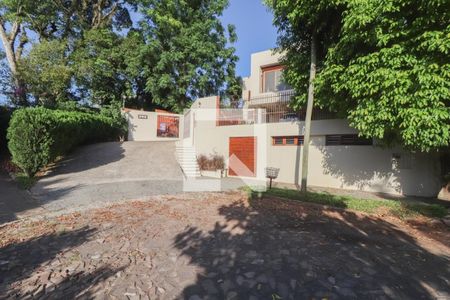 Casa à venda com 330m², 4 quartos e 3 vagas Casa à venda com 330m², 4 quartos e 3 vagasFachada