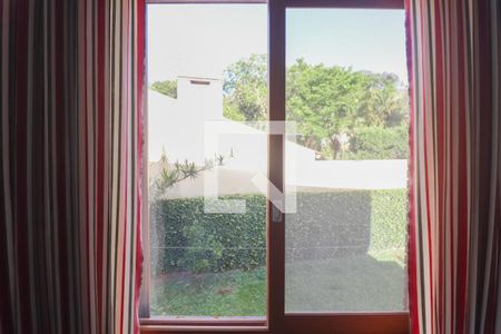 Casa à venda com 330m², 4 quartos e 3 vagas Casa à venda com 330m², 4 quartos e 3 vagasVista