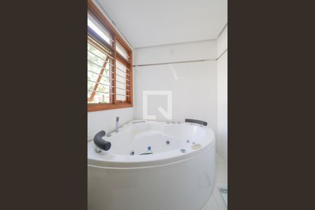 Casa à venda com 330m², 4 quartos e 3 vagas Casa à venda com 330m², 4 quartos e 3 vagasBanheiro do Quarto 1