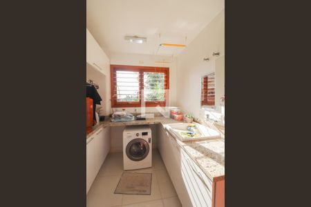 Casa à venda com 330m², 4 quartos e 3 vagas Casa à venda com 330m², 4 quartos e 3 vagasÁrea de Serviço