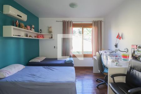 Casa à venda com 330m², 4 quartos e 3 vagas Casa à venda com 330m², 4 quartos e 3 vagasQuarto 2