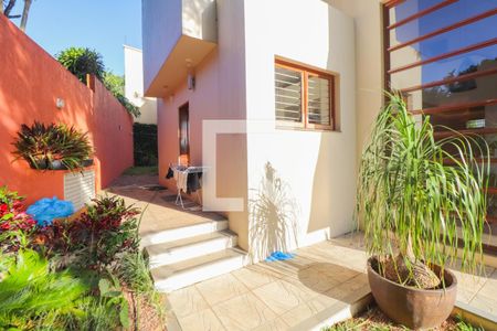 Casa à venda com 330m², 4 quartos e 3 vagas Casa à venda com 330m², 4 quartos e 3 vagasÁrea comum