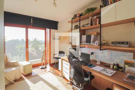 Casa à venda com 330m², 4 quartos e 3 vagas Casa à venda com 330m², 4 quartos e 3 vagasEscritório