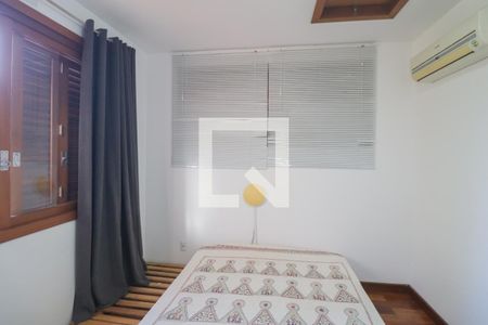 Casa à venda com 330m², 4 quartos e 3 vagas Casa à venda com 330m², 4 quartos e 3 vagasQuarto 4