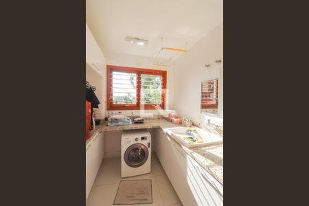 Casa à venda com 330m², 4 quartos e 3 vagas Casa à venda com 330m², 4 quartos e 3 vagasÁrea de Serviço