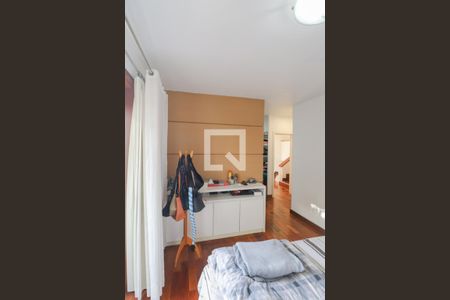 Casa à venda com 330m², 4 quartos e 3 vagas Casa à venda com 330m², 4 quartos e 3 vagasQuarto 1