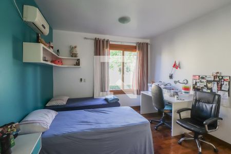 Casa à venda com 330m², 4 quartos e 3 vagas Casa à venda com 330m², 4 quartos e 3 vagasQuarto 2