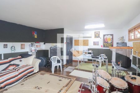 Casa à venda com 330m², 4 quartos e 3 vagas Casa à venda com 330m², 4 quartos e 3 vagasÁrea comum