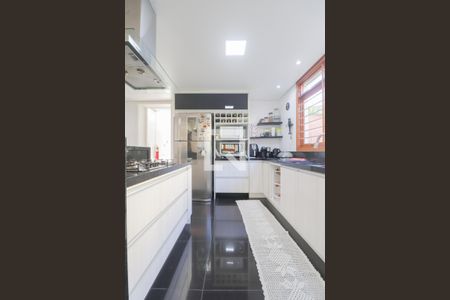 Casa à venda com 330m², 4 quartos e 3 vagas Casa à venda com 330m², 4 quartos e 3 vagasCozinha